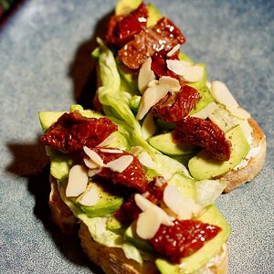 Брускетта с авакадо