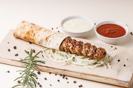 Кебаб из курицы в лаваше