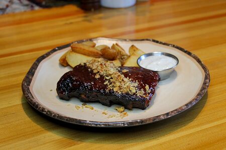 Свиные ребрышки с мини-картофелем (BBQ или Texaс)