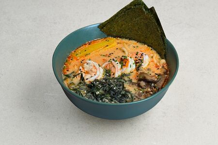 Нудл суп с креветками