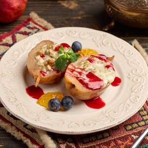 Медовая груша с сыром дорблю