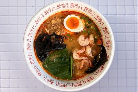 Суп том ям с лапшой и креветками 