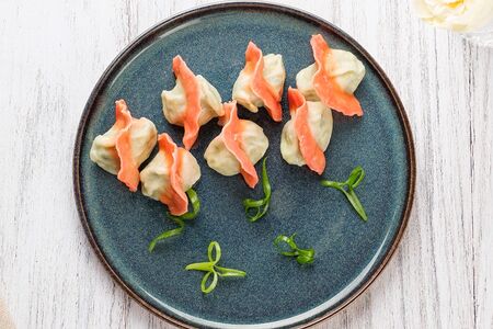 Цзяоцзы с форелью и шпинатом