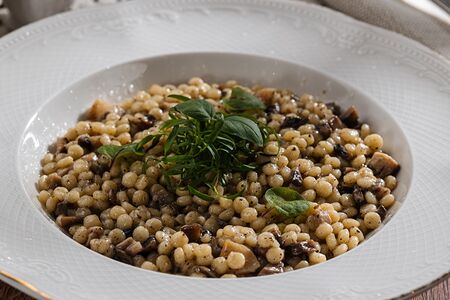 Птитим с грибами и трюфельной пастой