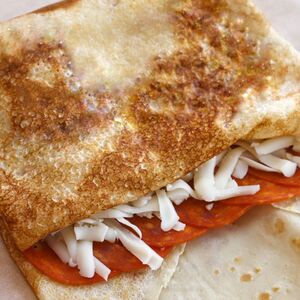 Блинчик с пеперони и сыром