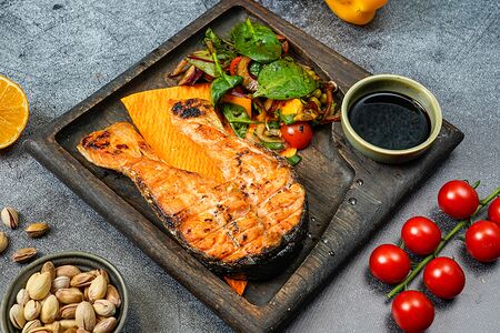 Стейк из лосося