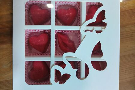 Шоколадные конфеты сердечки и Губы