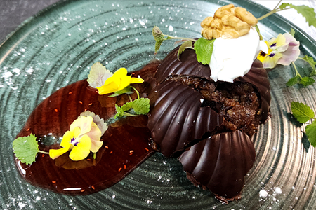 Грильяж и сухофруктов в темном шоколаде