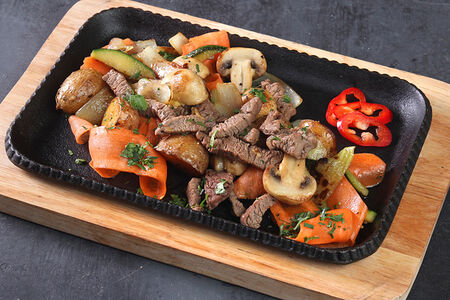 Говядина на сковороде