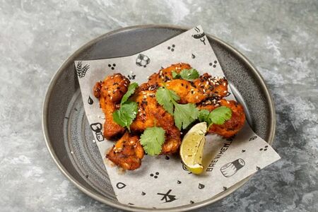 Куриные крылья в соусе Том ям