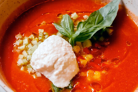 Бизнес-ланч  Гаспачо со страчателлой