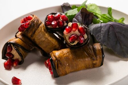 Традиционный рулет из Баклажан с орехом