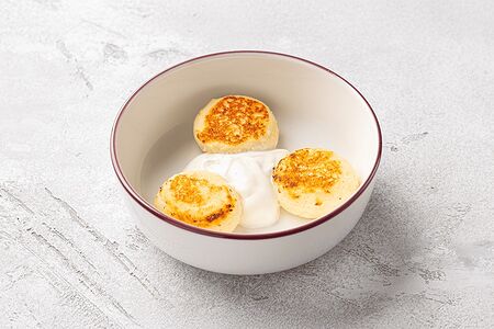 Сырники со сметаной