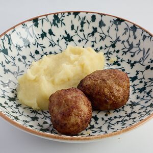 Куриные котлеты с картофельным пюре 