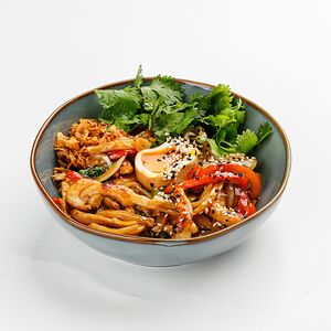 Удон с курицей и овощами консуй