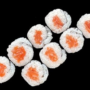 Маки с лососем