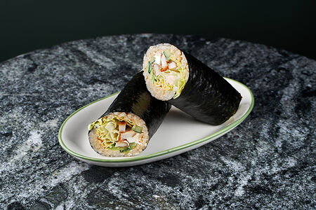 Суширрито хрустящий цыпленок со сливочным сыром и овощами