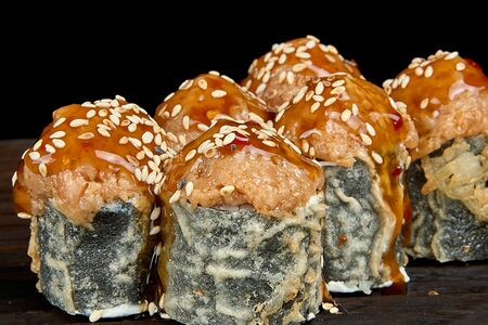 Тартар из лосося и креветки