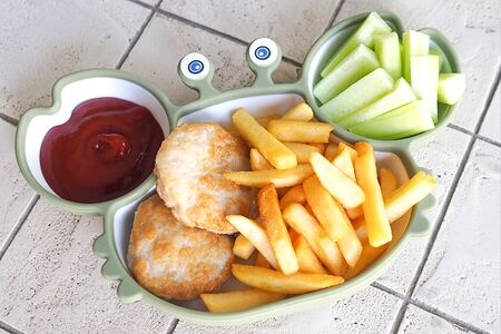 Котлетки с картофелем или макаронами и свежим огурчиком