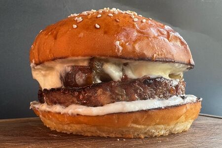 Бургер с грушей