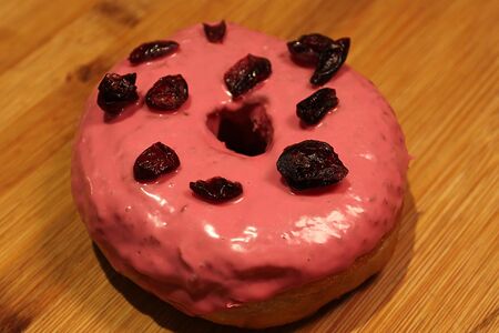 Пончик ягодный