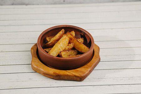 Картофельные дольки со сванской солью