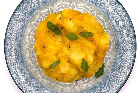 Картофель, тушенный с грибами