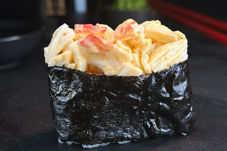 Гункан с крабом