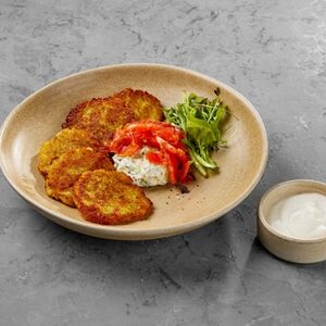 Драники с лососем и сливочным сыром