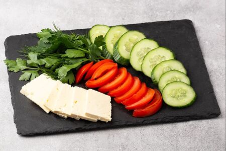 Овощная корзина с сыром сулугуни