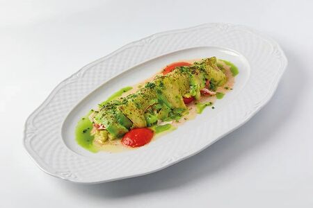 Салат с крабом и соусом амарильо