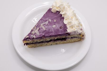 Пирог маково-черничный 