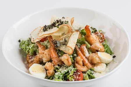 Цезарь с тигровой креветкой