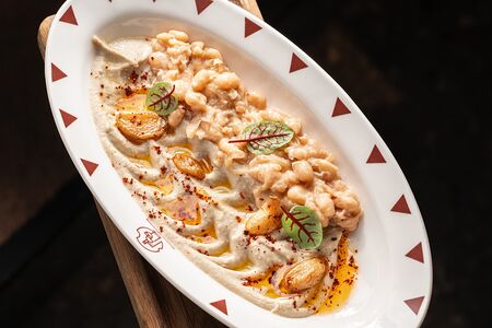 Хумус с жареной фасолью