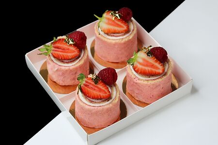 Набор клубнично-миндальное пирожное замороженный