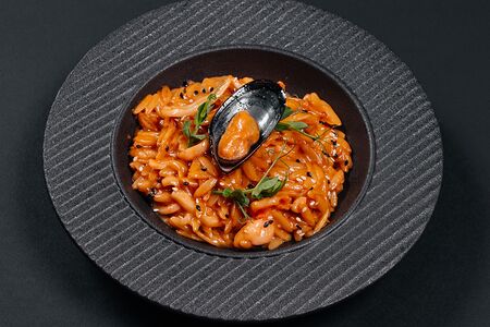 Орзо с морепродуктами в устрично-сливочном соусе