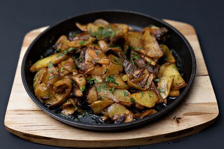 Жареный картофель с грибами