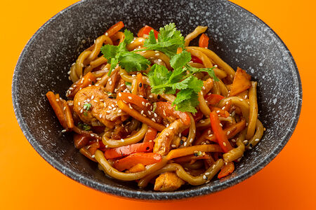 Удон с курицей с соусом терияки