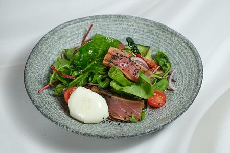 Салат с тунцом