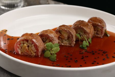 Тунец с крабом и позу