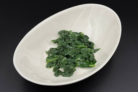 Шпинат с чесноком