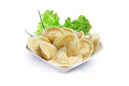 Отварные вареники с картофелем и сметаной