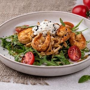 Салат с креветками и кальмарами