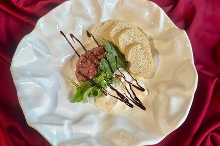 Тартар из говядины со страчателлой