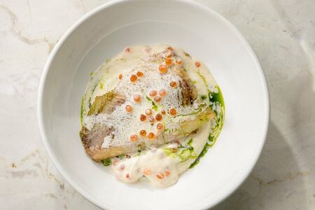 Муксун с кремом из сельдерея и икорным соусом 