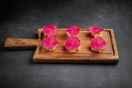 Креветки темпура, васаби и дайкон