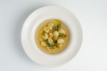 Консоме из курицы, лапша