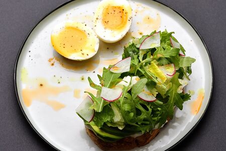 Авокадо-тост 