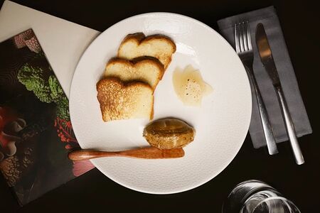 Паштет из утиной печени с бриошь 