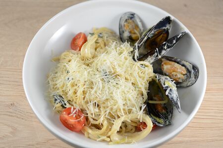 Паста с кальмаром, мидиями и шпинатом